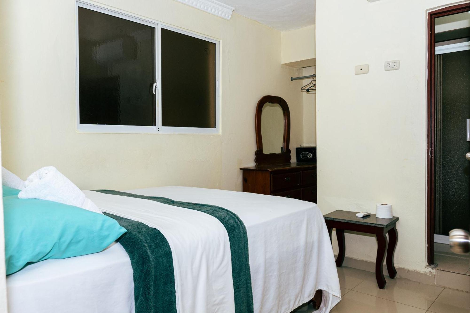 Bnb Tropical Island Aparthotel - Corales Del Sur - Santo Domingo Este Exterior photo